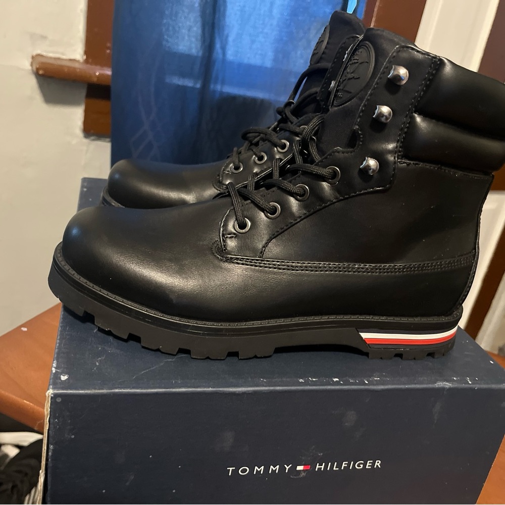 Black Tommy Hilfiger boots size 8.5 men
